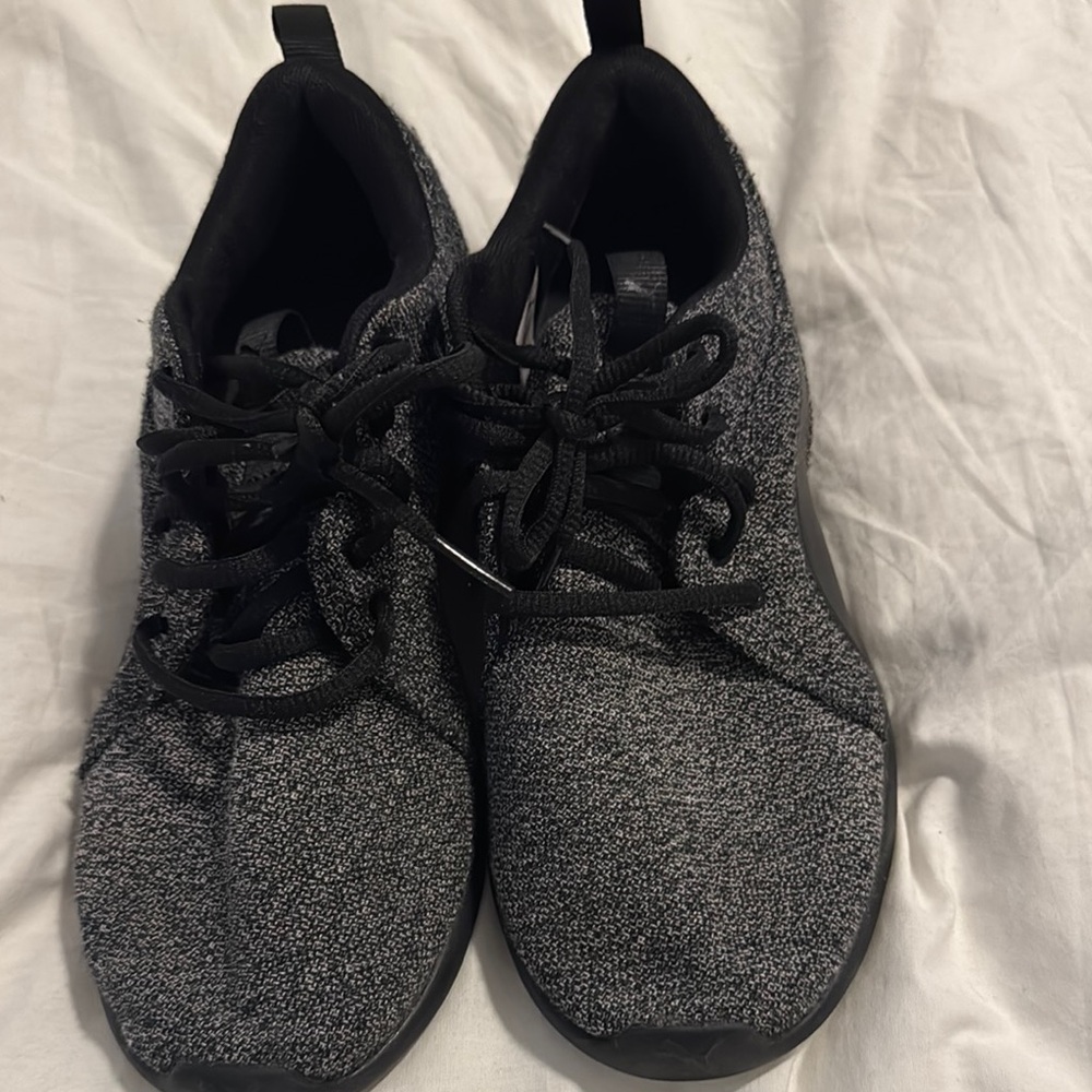 Puma Women's Black and Gray Sneakers